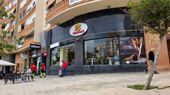 La esquina 'maldita' de Playa de San Juan donde la gastronomía no termina de cuajar