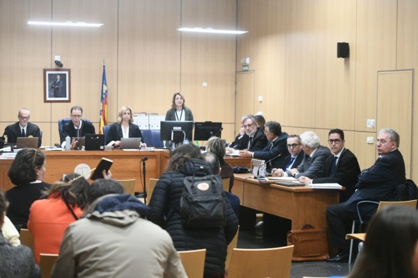Del 'dopaje' de 2,5 millones a las cuentas sin control: las mecánicas del PP para las elecciones en València