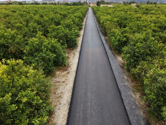 El Carril Poceros de Alquerías renueva su asfaltado en 1.600 m2 de calzada
