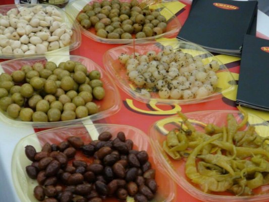 Corbí vuelve a comercializar el cóctel de aceitunas,
piparra dulce y aceituna de Jaén tras aprobación