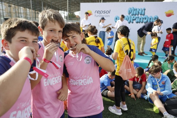 Cerca de 200 niños participan en mini-olimpiadas deportivas en Cartagena dentro del programa 'Activa tu Energía' de la Fundación Repsol