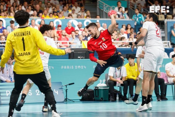 Los 'Hispanos' sudan para derrotar a Japón y acercarse a los cuartos