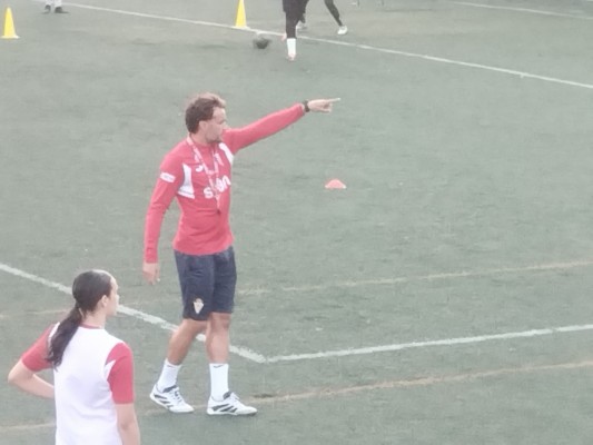 Pedro León apura sus días como jugador y se debate entre el banquillo y la presidencia