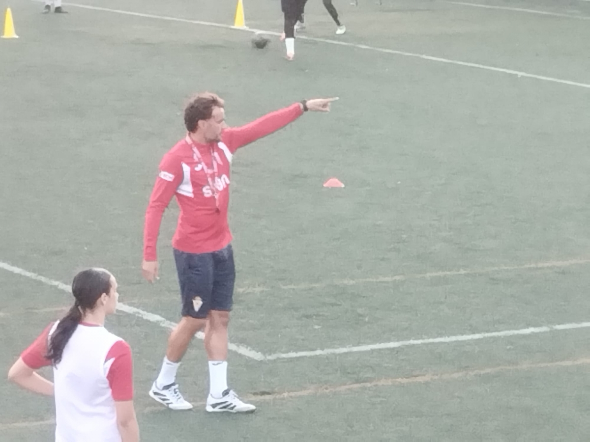 Pedro León apura sus días como jugador y se debate entre el banquillo y la presidencia