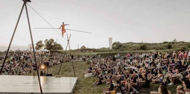 De la acrobacia viral al funambulismo íntimo: el Parque de Cabecera acoge la gran apertura de 10 Sentidos