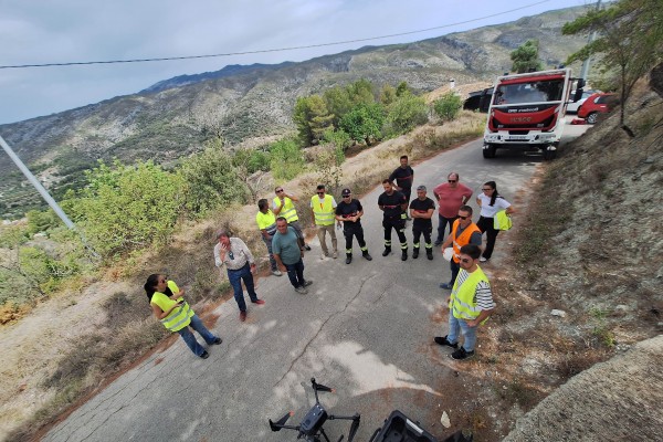 La Diputación arranca con una voladura las obras para reabrir el camino que une Benialí y el Mirador de Xap