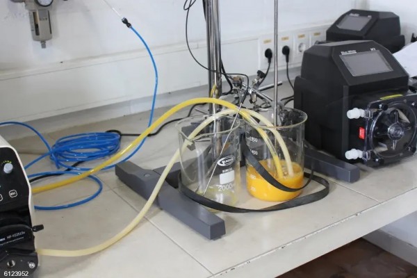 Investigadores de la UA crean un prototipo basado en ultrasonidos para mejorar el procesado de líquidos alimentarios