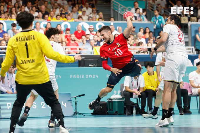 Los 'Hispanos' sudan para derrotar a Japón y acercarse a los cuartos