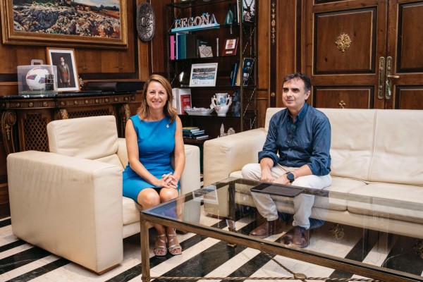 Carrasco reitera el compromiso de diseñar junto a los vendedores la reforma del Mercado Central