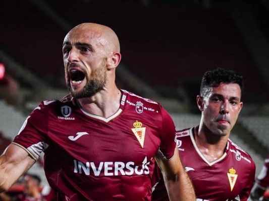 Ekain podría decir adiós a la temporada con el Murcia por una lesión de rodilla