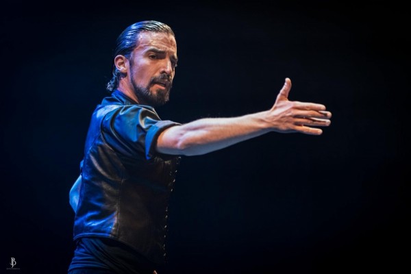 El bailaor Pablo Egea fusiona flamenco y folclore murciano: 