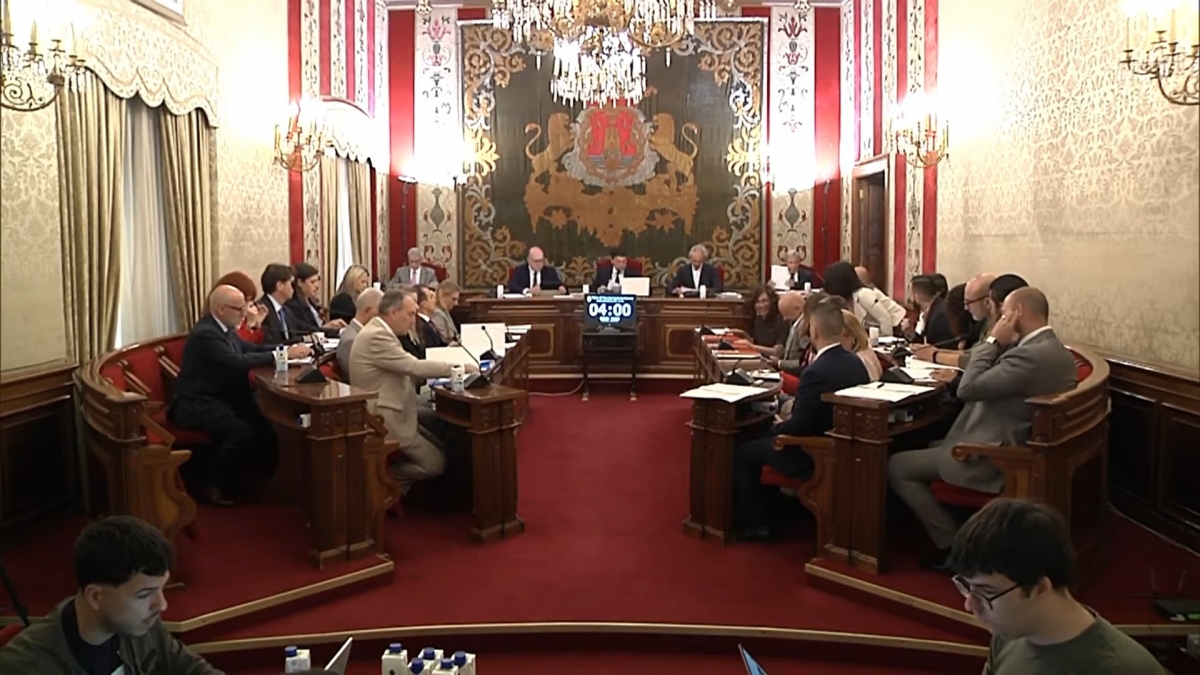 El PP de Alicante vuelve a sumar a Vox para mover las cuentas con 1,7 millones en facturas pendientes