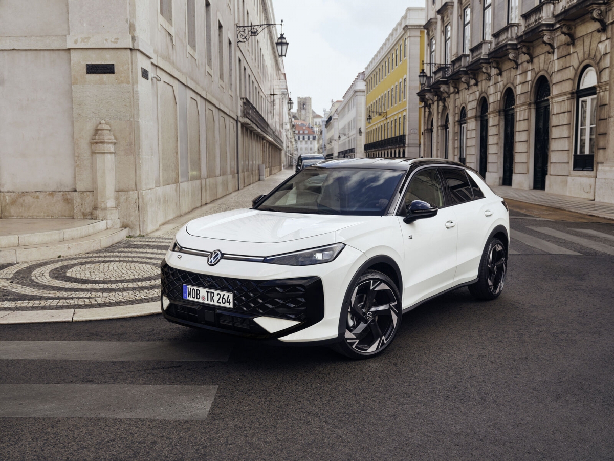 La electrificación simplificada: Volkswagen presenta el nuevo 'full hybrid' para el Golf y el T-Roc