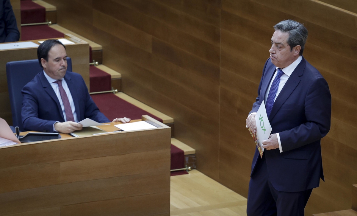 Pérez Llorca busca el consenso con Vox sobre la prioridad nacional: 