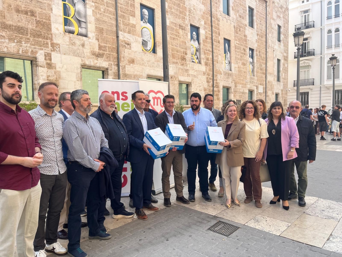 Las firmas para la rebaja del listón electoral llegan a Les Corts con la incógnita del apoyo parlamentario