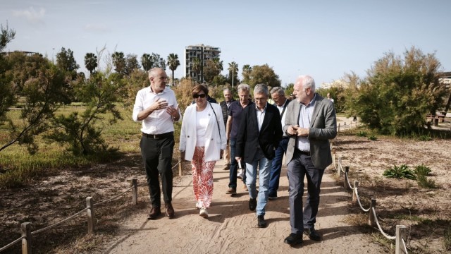 El secretario de Estado de Medio Ambiente, Hugo Morán, visita Moncofa para conocer los proyectos de defensa marítima