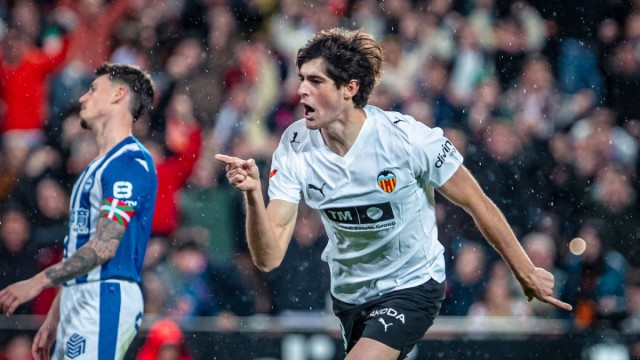 El Milan vuelve a poner el foco en Javi Guerra