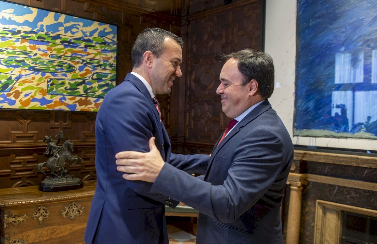 Mompó está jugando la bola... ¿para ser la alternativa a Pérez Llorca en el PPCV?