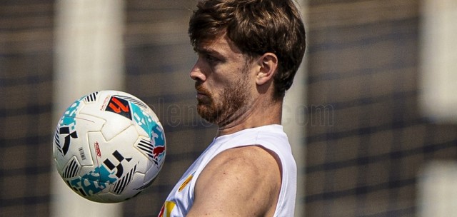 Lucas Beltrán no se entrena por molestias en la rodilla y es duda