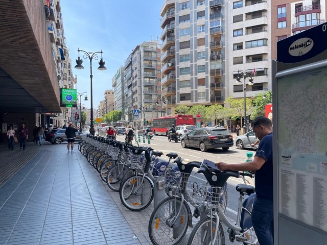 Catalá amplía el contrato de Valenbisi: consolida el 'ticket day' y la empresa pondrá 500 bicis más