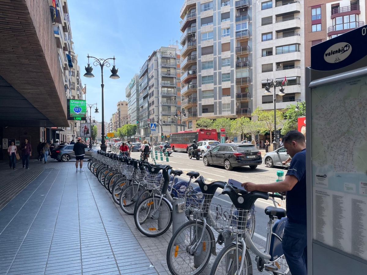Catalá amplía el contrato de Valenbisi: consolida el 'ticket day' y la empresa pondrá 500 bicis más