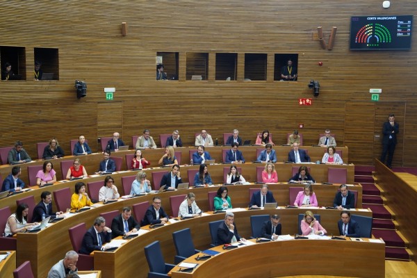 Enfrentamiento entre PP y PSPV en Les Corts a cuenta de planes para el calzado