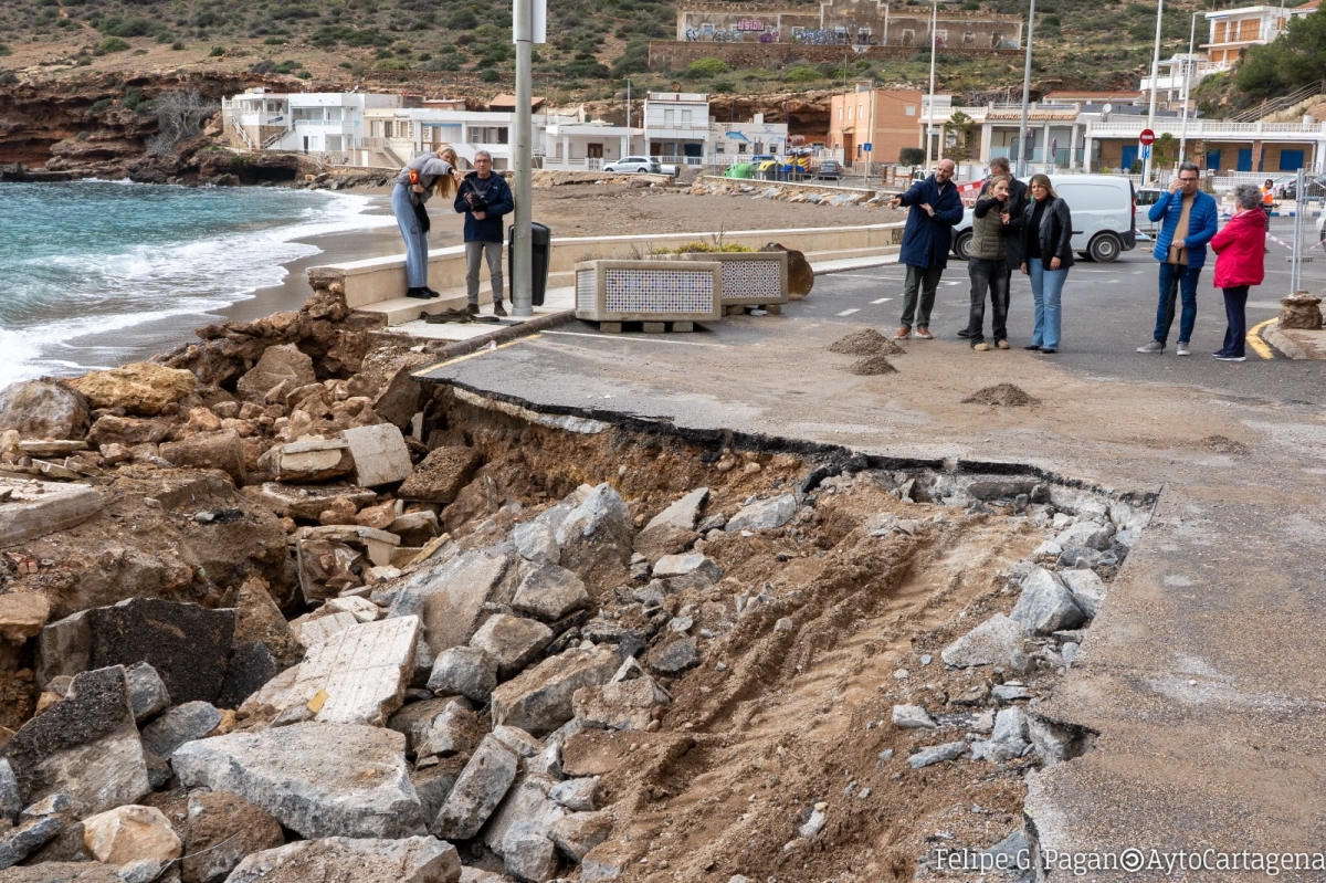 Cartagena actuará de urgencia en El Portús para frenar el deterioro del paseo marítimo y evitar riesgos en viviendas