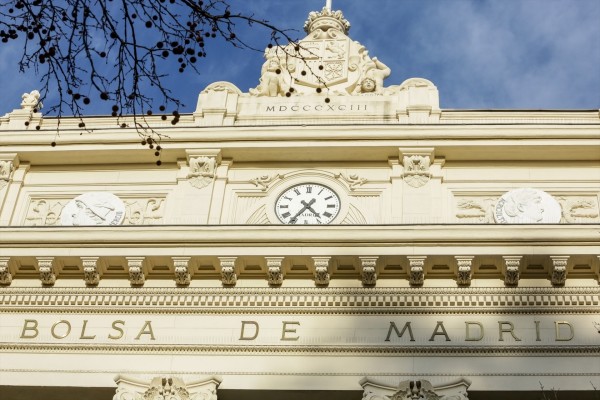El Ibex 35 sube un 4,3% en abril, hasta los 17.781 puntos, con el conflicto iraní aún de telón de fondo