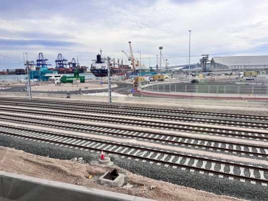 Valenciaport adjudica las obras del tercer hilo ferroviario entre los muelles de Poniente y Levante

