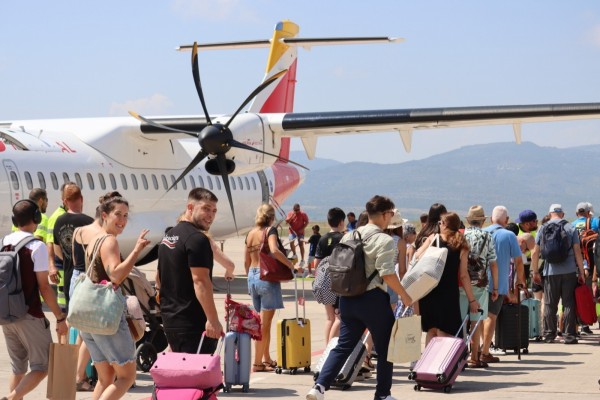El aeropuerto de Castellón activa el proceso para declarar la ruta de Madrid como Obligación de Servicio Público