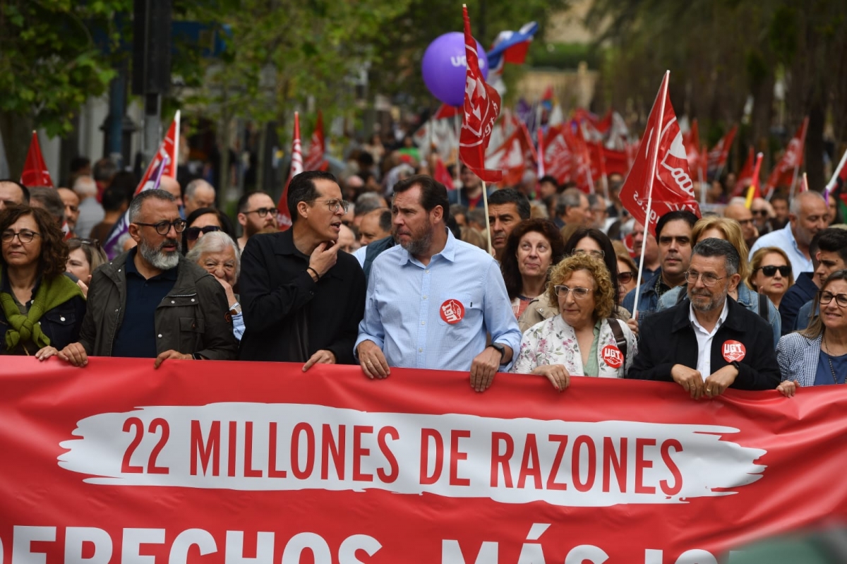 El ministro Puente debuta en la marcha del '1 de mayo' en Alicante