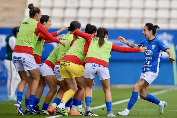 El Alhama cree en la salvación al ganar casi siete meses después con un 3-1 al Espanyol