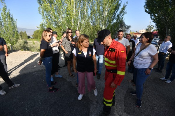 El incendio de Benasau ha calcinado ya más de 320 hectáreas de monte y cultivos