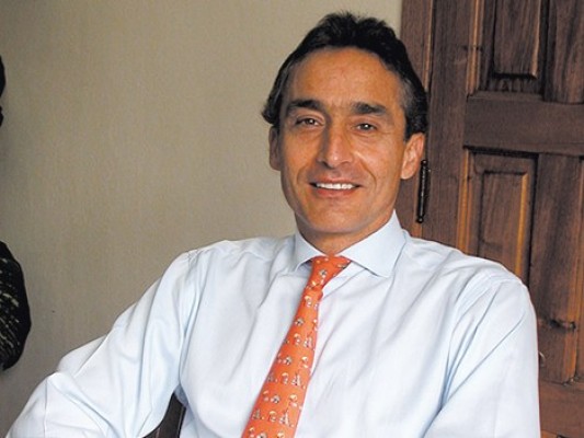El consejero mexicano Ernesto Tinajero vuelve a tirar de chequera en Liberbank