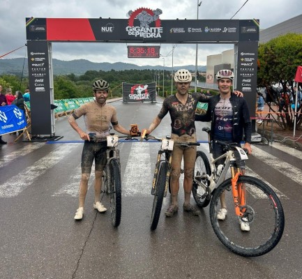 Adrián Benedito se impone en una Gigante de Piedra Small marcada por la lluvia y el barro