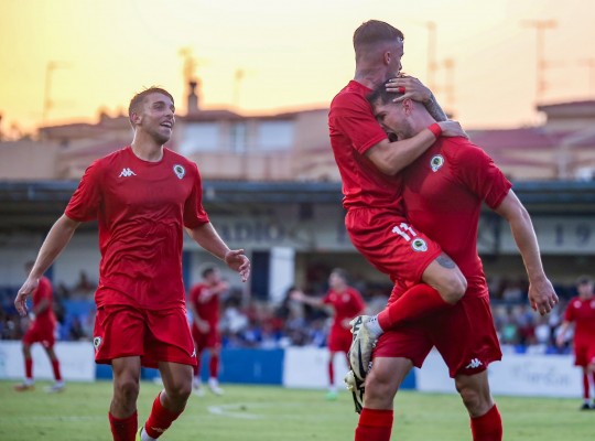 Dos amistosos y dos goles de los delanteros centro