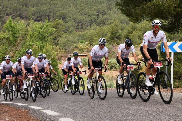 El Gran Fondo València vuelve a brillar y reúne a más de 2.600 ciclistas de 24 países en su XXI edición