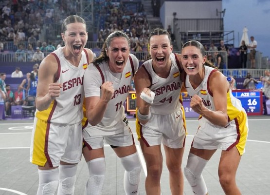 Vega Gimeno y Sandra Ygueravide lideran la victoria ante Azerbayán