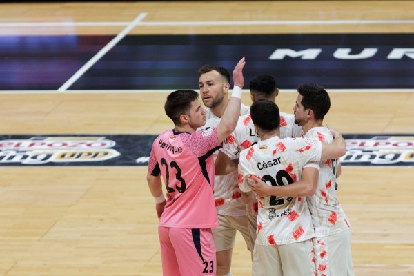 ElPozo vence con autoridad y alcanza al Barça, con el que se jugará el liderato el viernes en el Palau