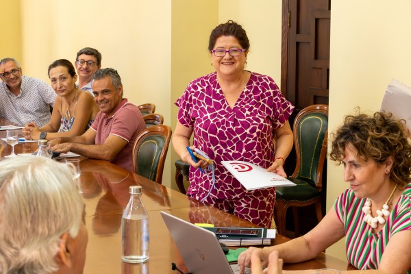Lucía Pascual se convierte en la primera mujer en presidir la Cámara de Alcoy