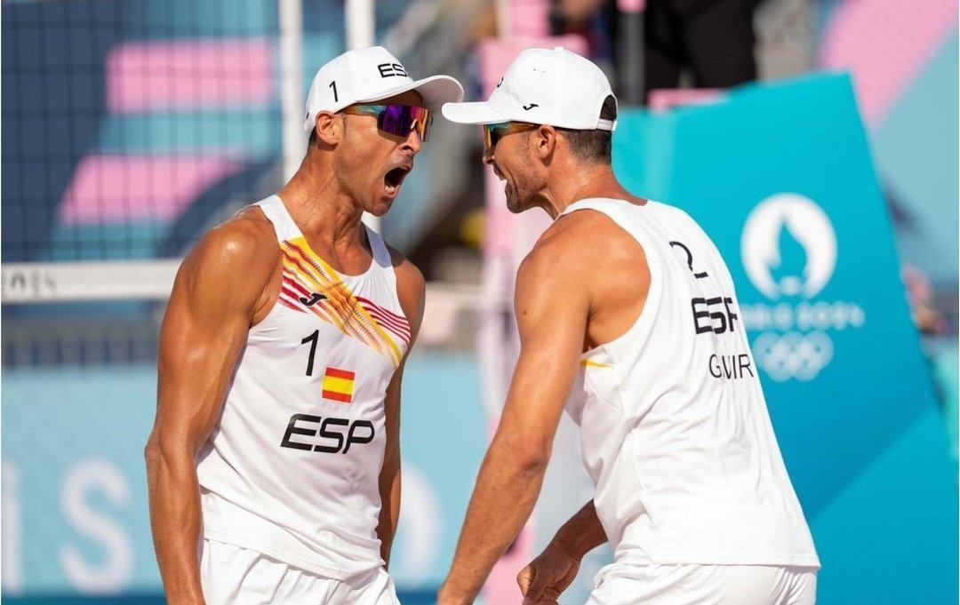 Herrera y Gavira tumban a la pareja francesa para seguir vivos en voley playa en Paris 2024