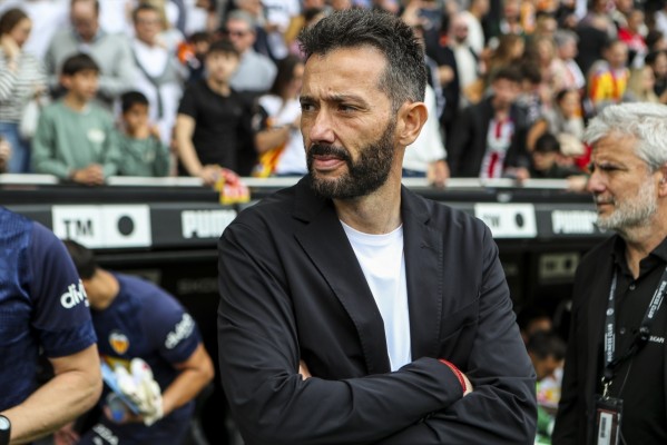 Corberán iguala los partidos de Baraja al mando del Valencia con dos puntos más de balance