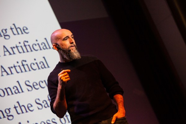 Jon Hernández analiza en Alicante el impacto real de la IA en la empresa en el Cámara Business Club