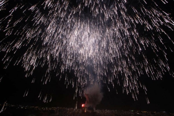 Elche disparará 2,6 toneladas de pólvora y más de 100.000 cohetes en la Nit de l’ Albà
