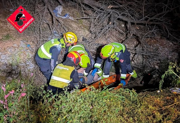 Rescatados un hombre y un perro en las proximidades de las Coves de Canelobre de Busot