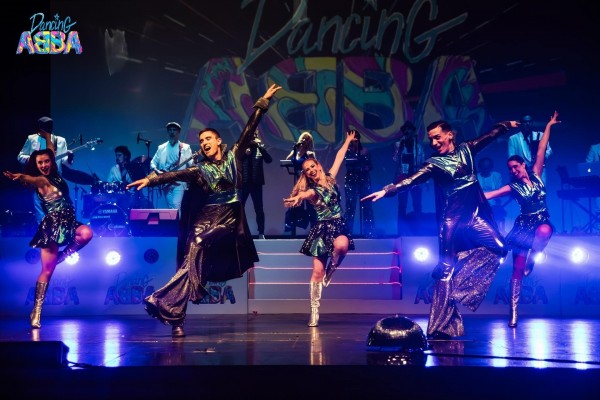 El espectáculo 'Dancing ABBA' revive en Cartagena el espíritu del mítico grupo sueco