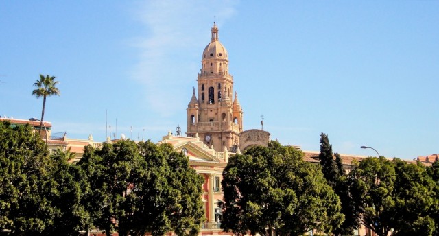 Murcia busca empresa para retirar los vehículos abandonados de las calles y gestionar su depósito por 4,18 millones