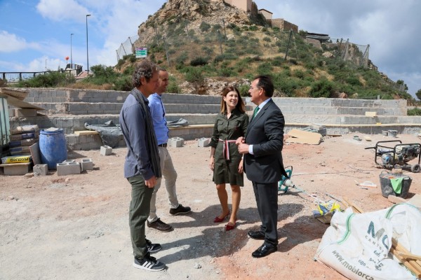 Lorca refuerza el atractivo turístico de uno de los accesos principales al Castillo con una nueva zona verde