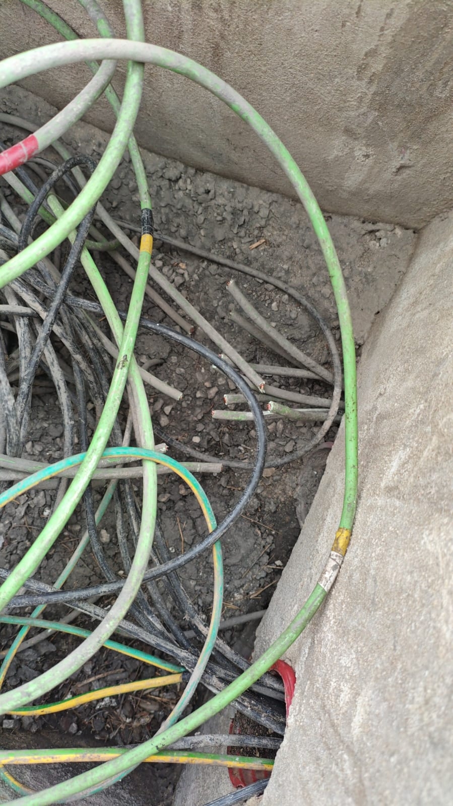 Orihuela sufre el robo de 800 metros de cableado eléctrico en El Escorratel y deja sin alumbrado a varios vecinos