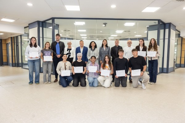 Fobesa celebra el décimo aniversario de su programa de becas con la entrega de 22 ayudas a estudiantes de la UJI